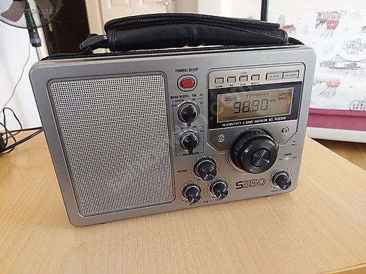 Grundig Dijital Portatif Radyo - DUNYA RADYOSU S 350 TEMIZ
