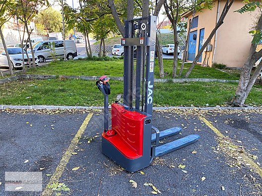 Machinery / Industrial / Carrying & Stacking Equipment / Stacking Machines