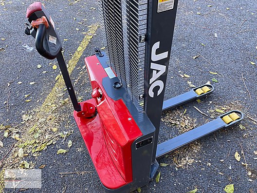 Machinery / Industrial / Carrying & Stacking Equipment / Stacking Machines