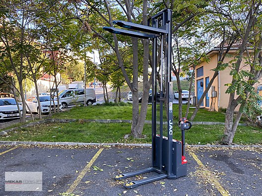 Machinery / Industrial / Carrying & Stacking Equipment / Stacking Machines