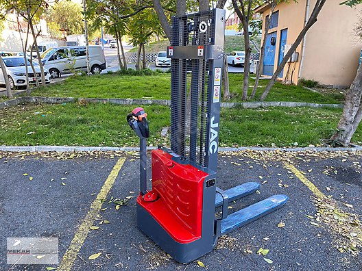 Machinery / Industrial / Carrying & Stacking Equipment / Stacking Machines