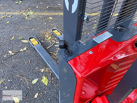 Machinery / Industrial / Carrying & Stacking Equipment / Stacking Machines