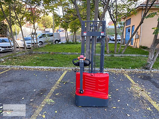 Machinery / Industrial / Carrying & Stacking Equipment / Stacking Machines