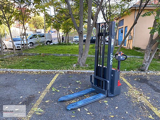 Machinery / Industrial / Carrying & Stacking Equipment / Stacking Machines