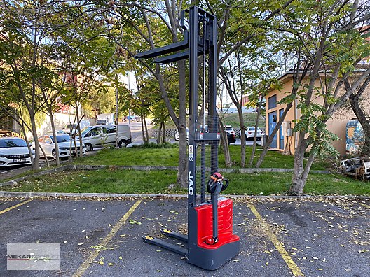 Machinery / Industrial / Carrying & Stacking Equipment / Stacking Machines