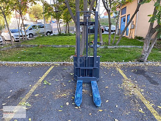 Machinery / Industrial / Carrying & Stacking Equipment / Stacking Machines