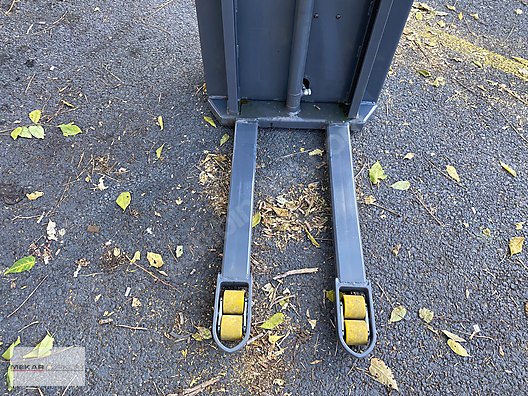 Machinery / Industrial / Carrying & Stacking Equipment / Stacking Machines