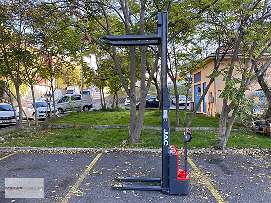 Machinery / Industrial / Carrying & Stacking Equipment / Stacking Machines