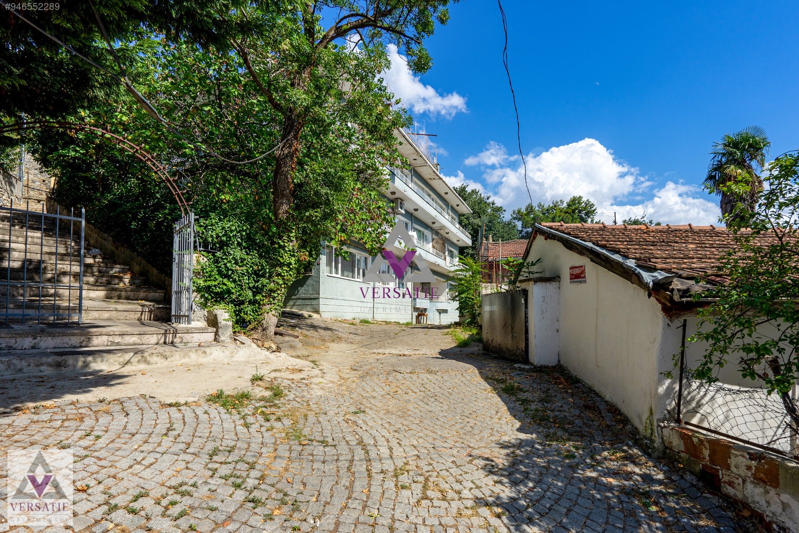 For Sale / Detached House / Çengelköy�de Satılık 1.468m2 Boğaz