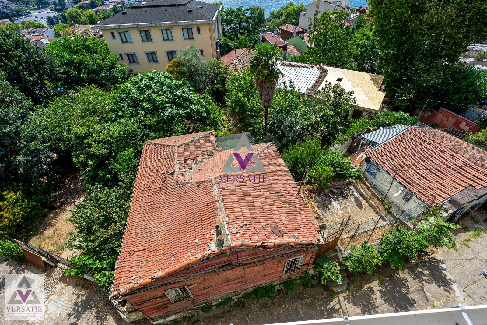 For Sale / Detached House / Çengelköy�de Satılık 1.468m2 Boğaz