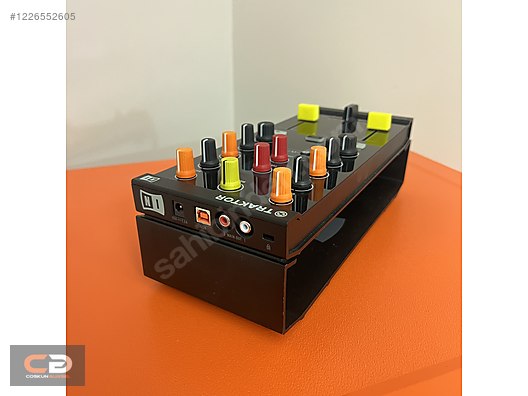 Traktor Z1 & Kontrol X1 コントローラーセット Native Instruments Traktor Kontrol Z1 & Traktor Kontrol X1