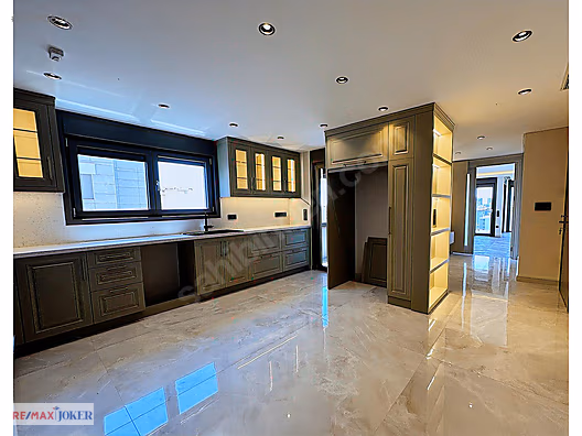 Sıfır Katta Tek 180m2 Net 4 Banyo 3 Balkon Deniz Manzaralı 4+1 #1268553076