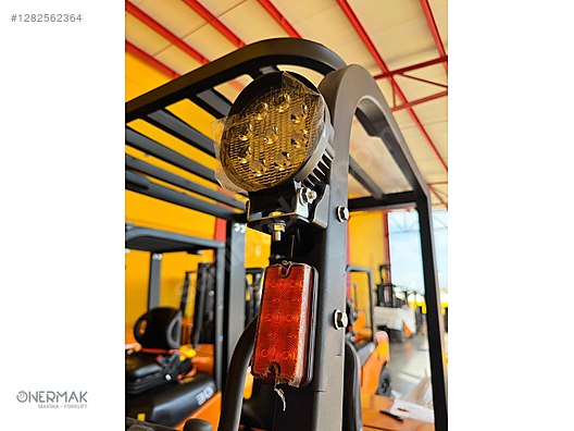 Machinery / Industrial / Carrying & Stacking Equipment / Forklifts / For Sale / Lonking