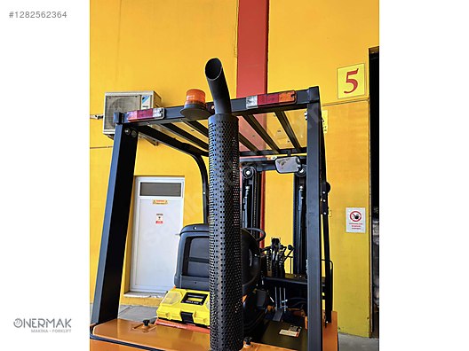 Machinery / Industrial / Carrying & Stacking Equipment / Forklifts / For Sale / Lonking