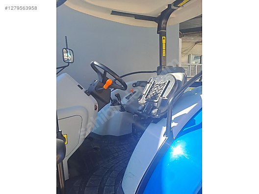 Machinery / Agricultural Machines / Tractors / New Holland / T4.60S