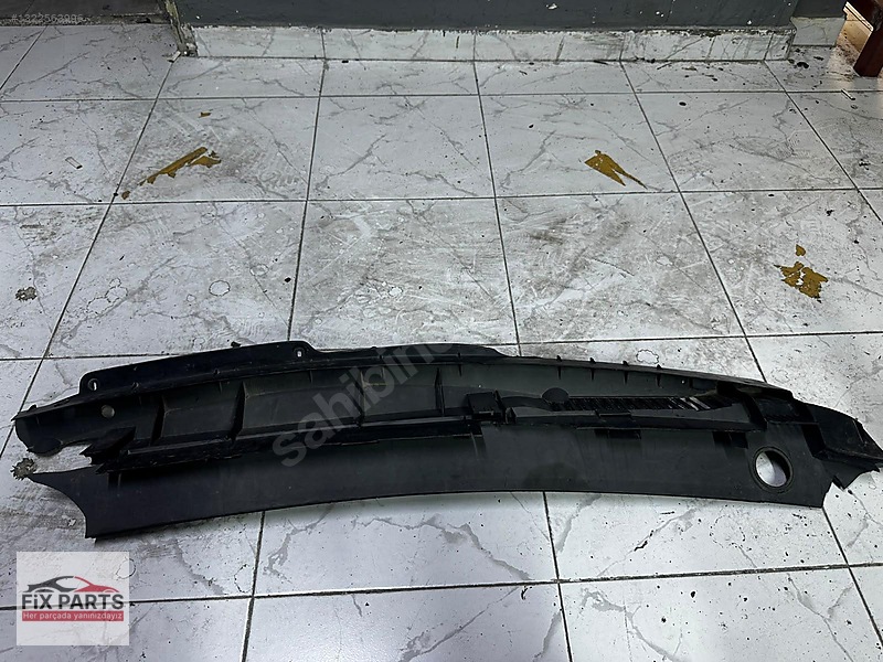Mercedes – Benz Vaneo Ön Cam Izgarası