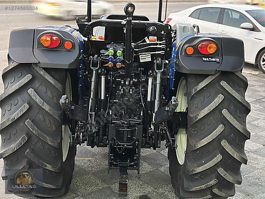 Machinery / Agricultural Machines / Tractors / New Holland / T4.110B