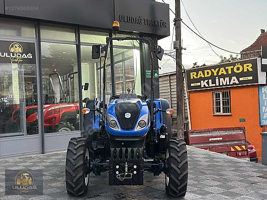 Machinery / Agricultural Machines / Tractors / New Holland / T4.110B