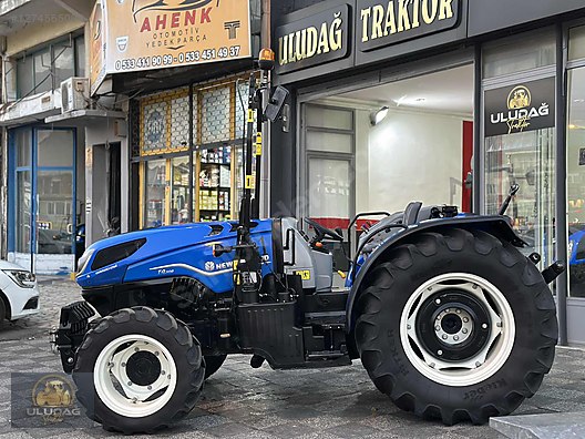 Machinery / Agricultural Machines / Tractors / New Holland / T4.110B