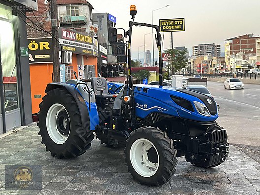 Machinery / Agricultural Machines / Tractors / New Holland / T4.110B