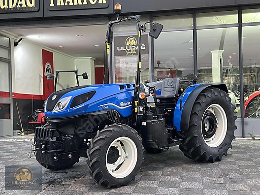 Machinery / Agricultural Machines / Tractors / New Holland / T4.110B
