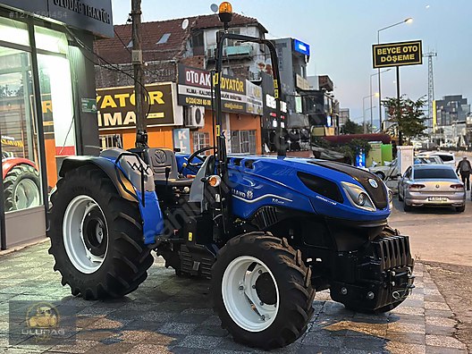 Machinery / Agricultural Machines / Tractors / New Holland / T4.110B