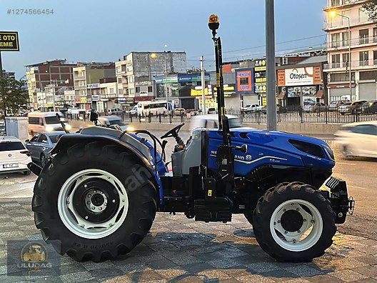 Machinery / Agricultural Machines / Tractors / New Holland / T4.110B