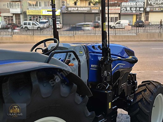 Machinery / Agricultural Machines / Tractors / New Holland / T4.110B