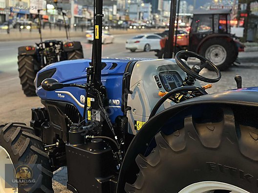 Machinery / Agricultural Machines / Tractors / New Holland / T4.110B