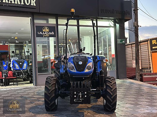 Machinery / Agricultural Machines / Tractors / New Holland / T4.110B