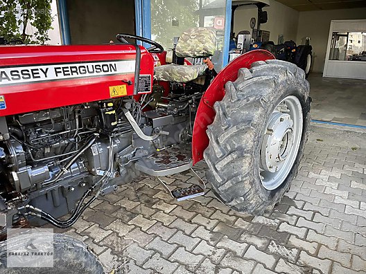 Machinery / Agricultural Machines / Tractors / Massey Ferguson / 240 S