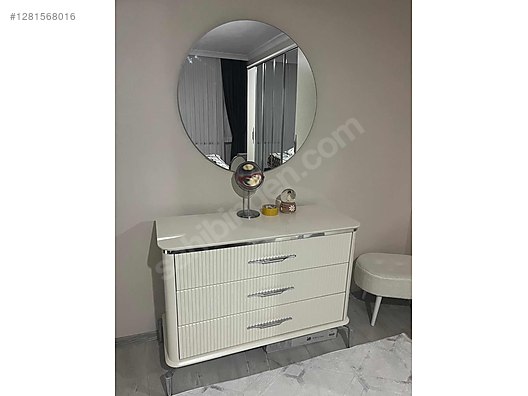 Used & Brand New Items / Home Decor / Furniture / Bedroom / Bedroom Furniture Set