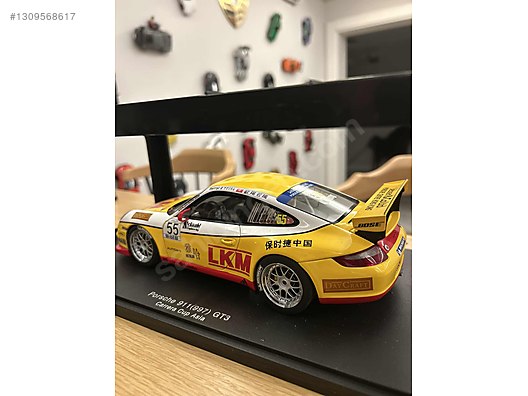 Autoart Diecast Model 1:18 Porsche Araba - 1309568617