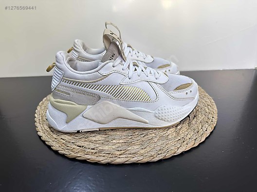 Used & Brand New Items / Clothing & Accessories / Women / Shoes / Sneakers