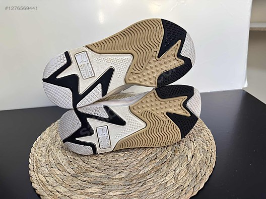 Used & Brand New Items / Clothing & Accessories / Women / Shoes / Sneakers