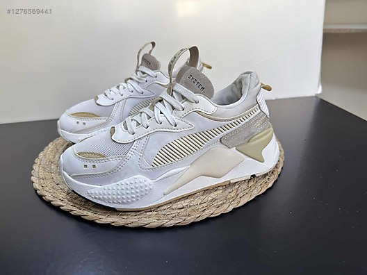 Used & Brand New Items / Clothing & Accessories / Women / Shoes / Sneakers