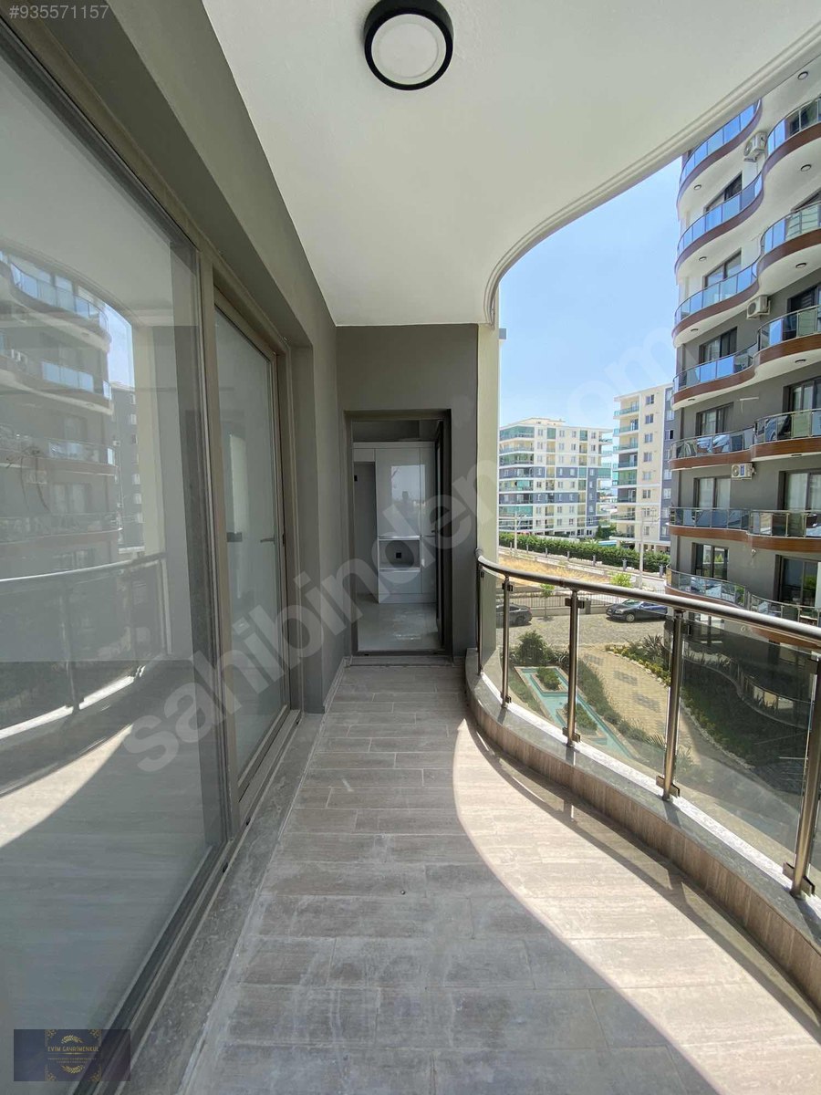 AKHİSAR GÖLET BÖLGESİ PRESTİJ CADDESİNE BAKAN SİTE İÇİ LÜX DAİRE