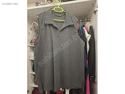 Used & Brand New Items / Clothing & Accessories / Women / Clothing / Tops