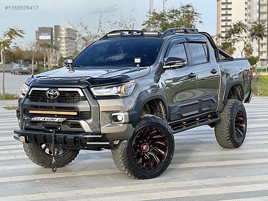 Toyota / Hilux / Invincible 2.4 4x4 / 2023 ÇIKIŞ+İNVİNCİBLE+ 