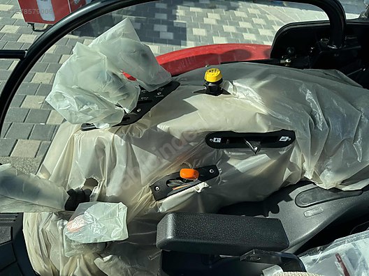 Machinery / Agricultural Machines / Tractors / Case IH / Farmall 100M