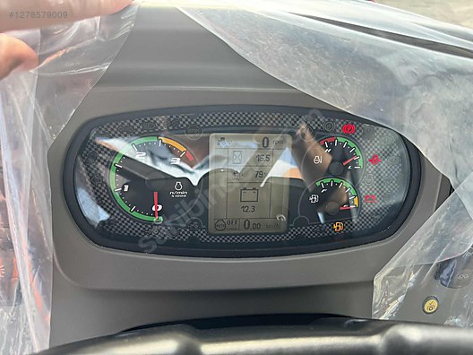 Machinery / Agricultural Machines / Tractors / Case IH / Farmall 100M