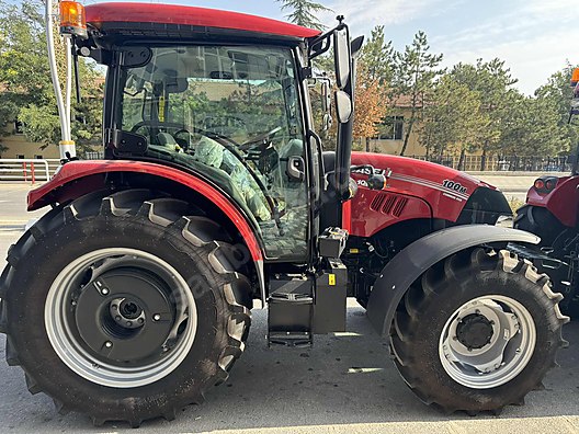 Machinery / Agricultural Machines / Tractors / Case IH / Farmall 100M