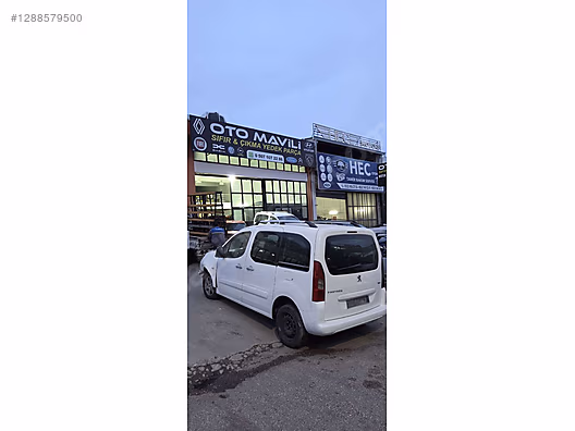 Peugeot Partner Tepe Ön Cam Izgarası