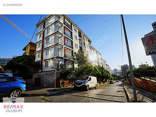 Bağcılar Güneşli Bağ Evleri Sitesinde Satılık 2+1 105M2 Daire