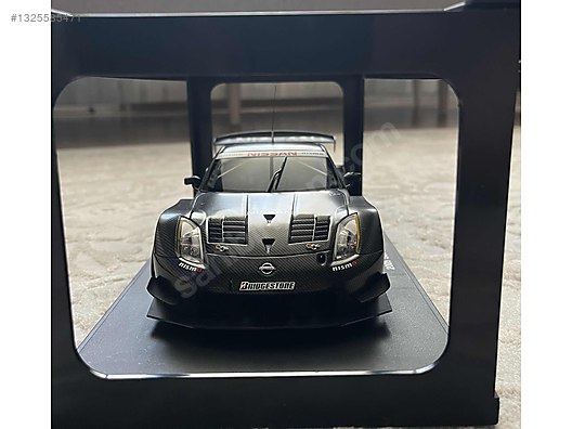 Autoart Diecast Model 1:18 Nissan Araba - 1325585471
