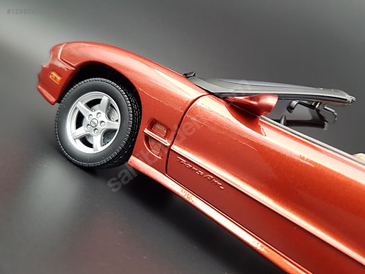 İNDİRİM*** 1/18 die-cast Pontiac Firebird Trans Am 2002 on