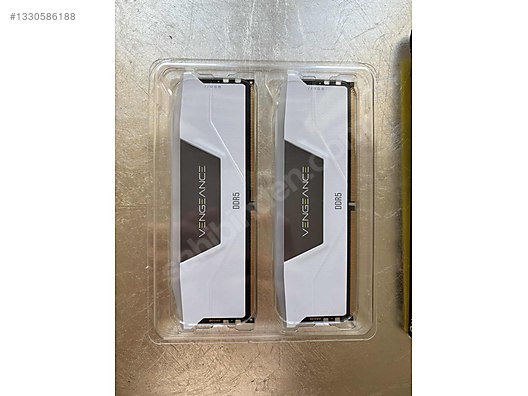 CORSAIR Vengeance RGB DDR5 32GB CMH32GX5M2B6000Z30W on sahibinden