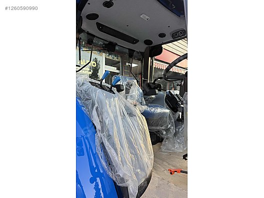 Machinery / Agricultural Machines / Tractors / New Holland / T4.75S