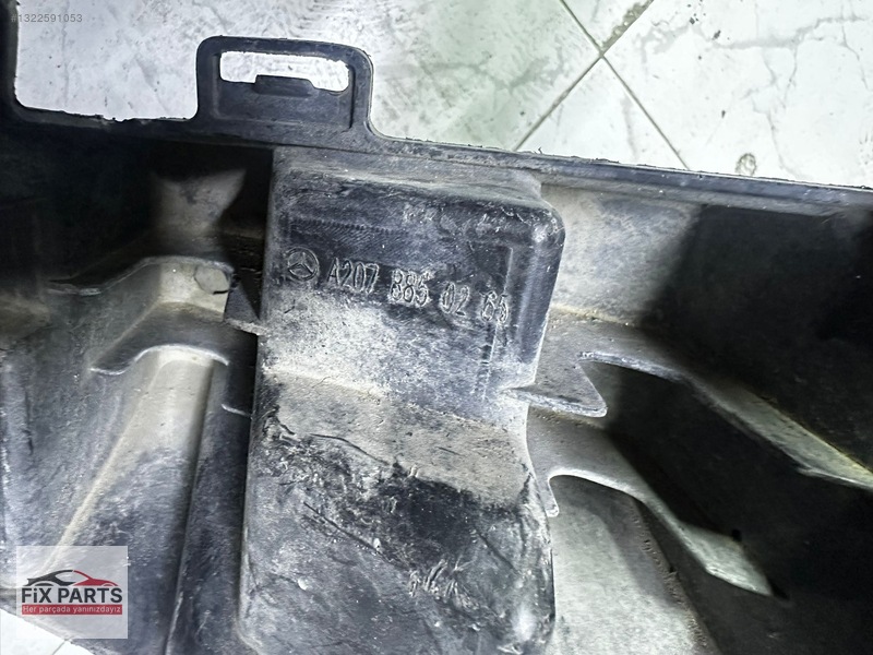 Mercedes E Tampon (Ön)
