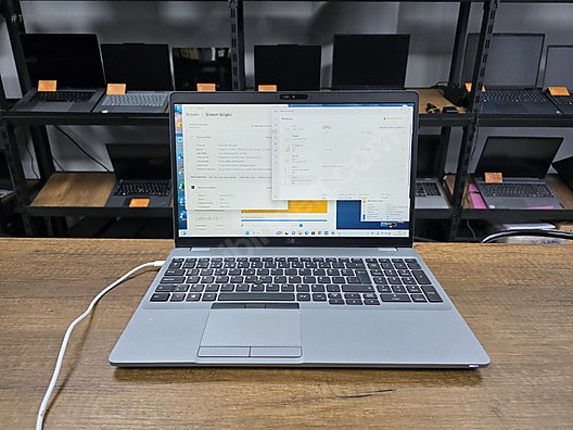 Dell / Dell Latitude 5511 İ7 10850H 16/512 MX250 2G PİL %55